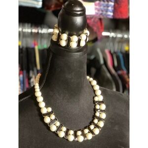 Vtg Necklace Bracelet Set Black White Ivory Lucite bead double strand graduated